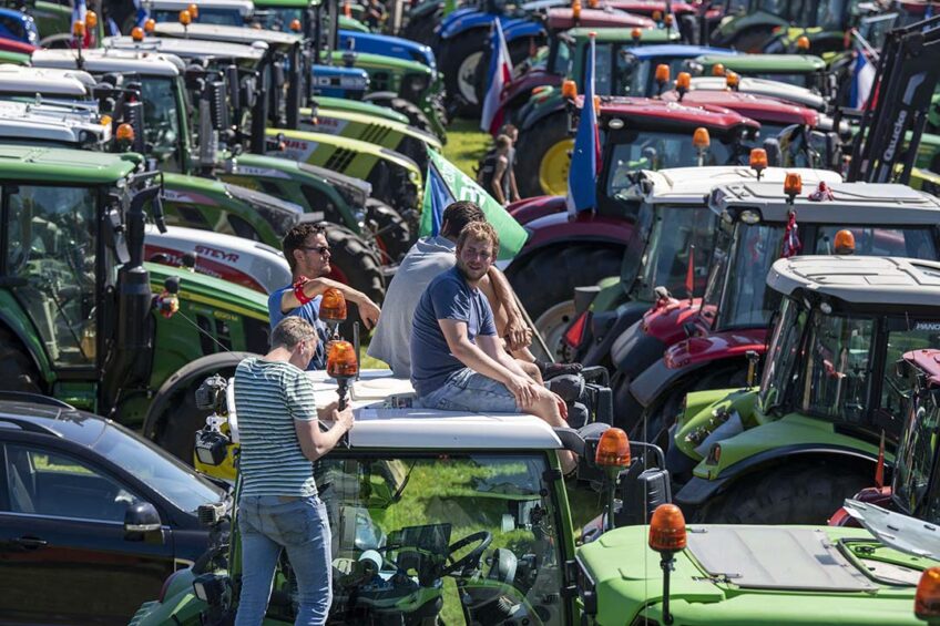 Farmers protest against subsidy cuts across Germany - Dairy Global