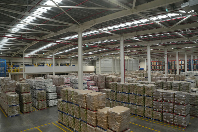 Bags of ingredients in the factory – milk powder, sugar and other additives. The milk powders come from the world market, Dutch milk is not processed here.